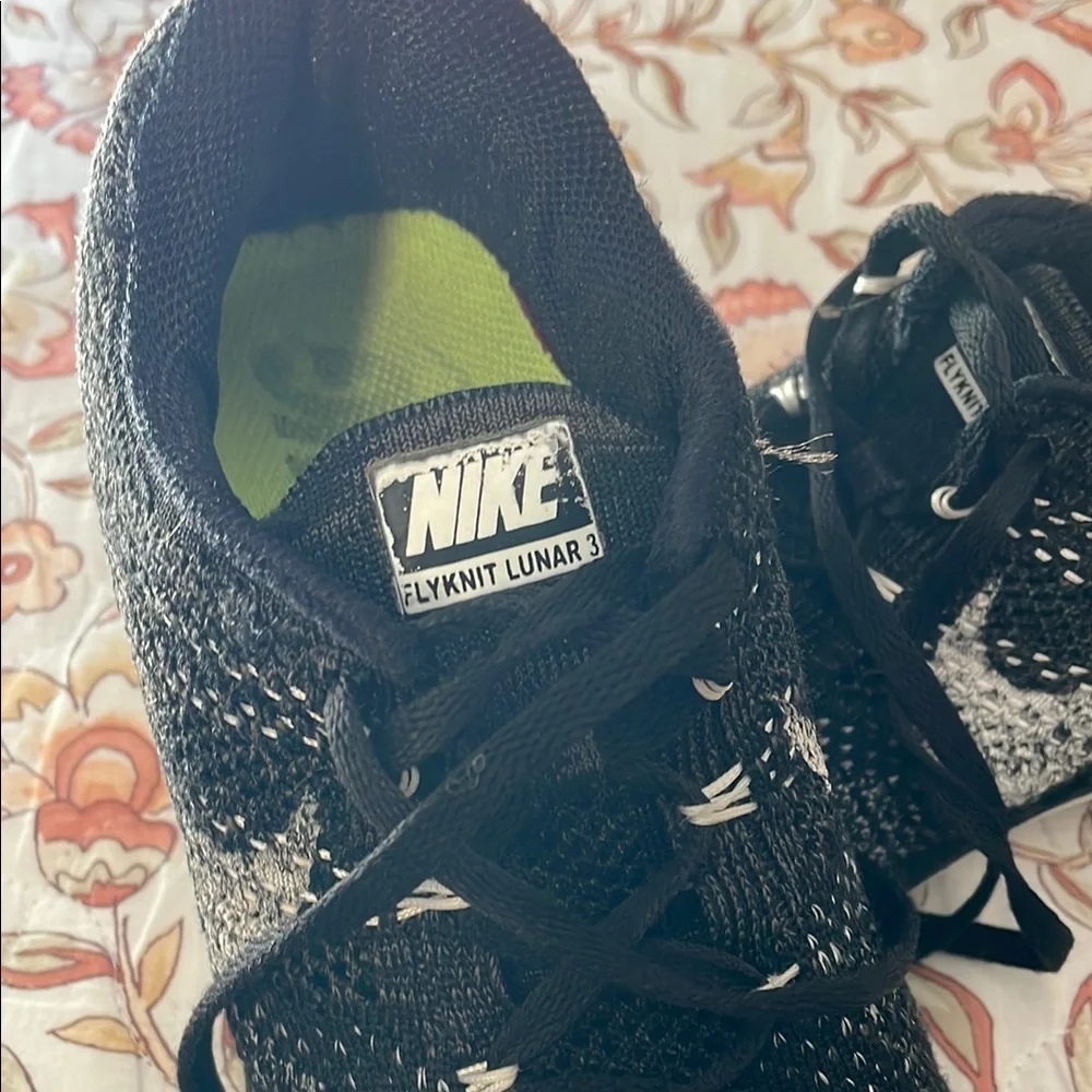 Nike Black and White Knit Sneakers - Picture 2 of 3
